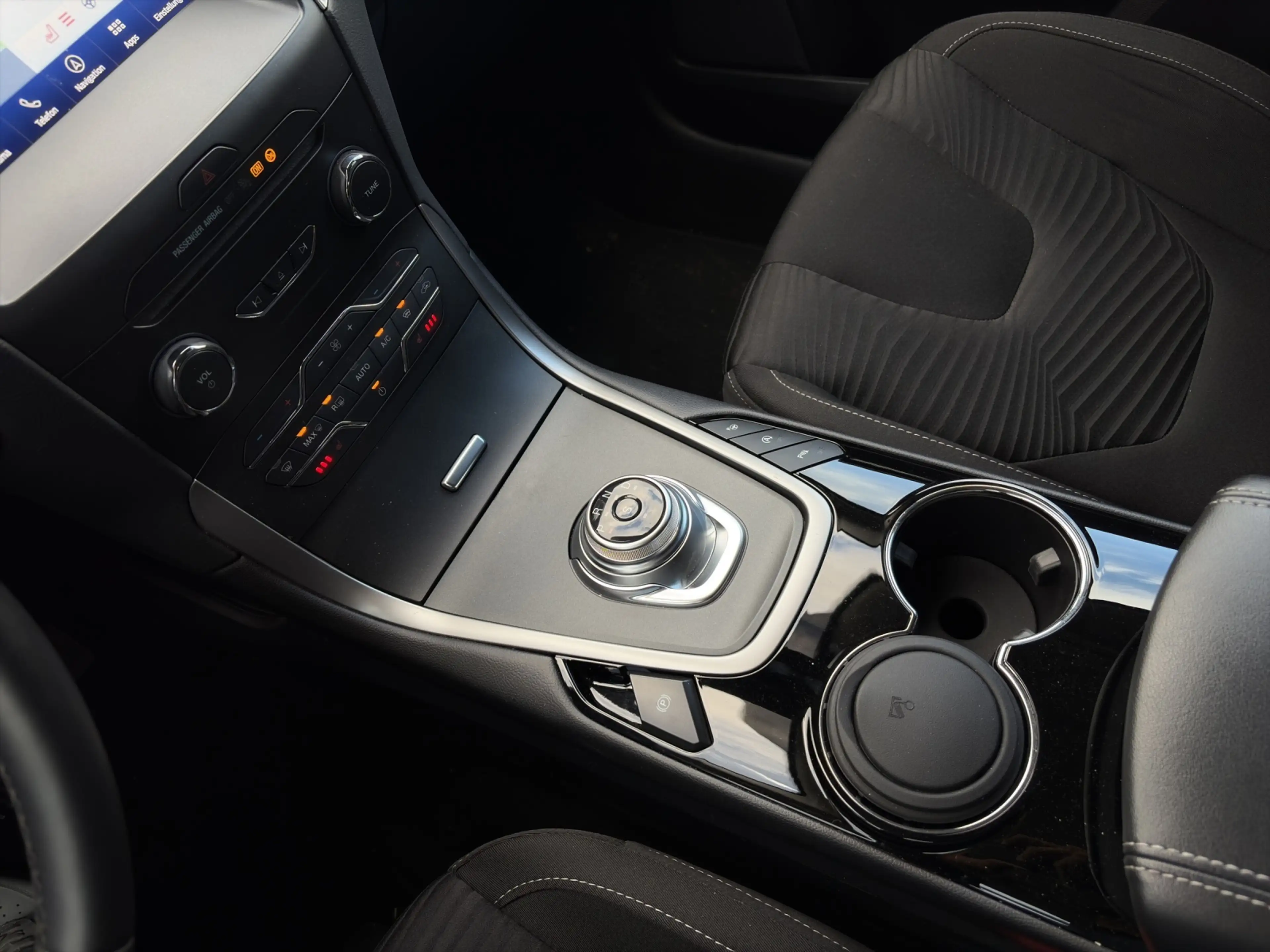 Ford S-Max Trend — photo 12