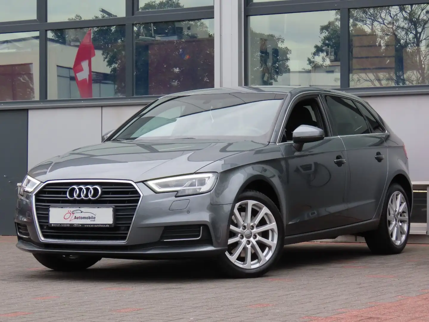 Audi A3 35 TDI S tronic design Sportback Grau - 2