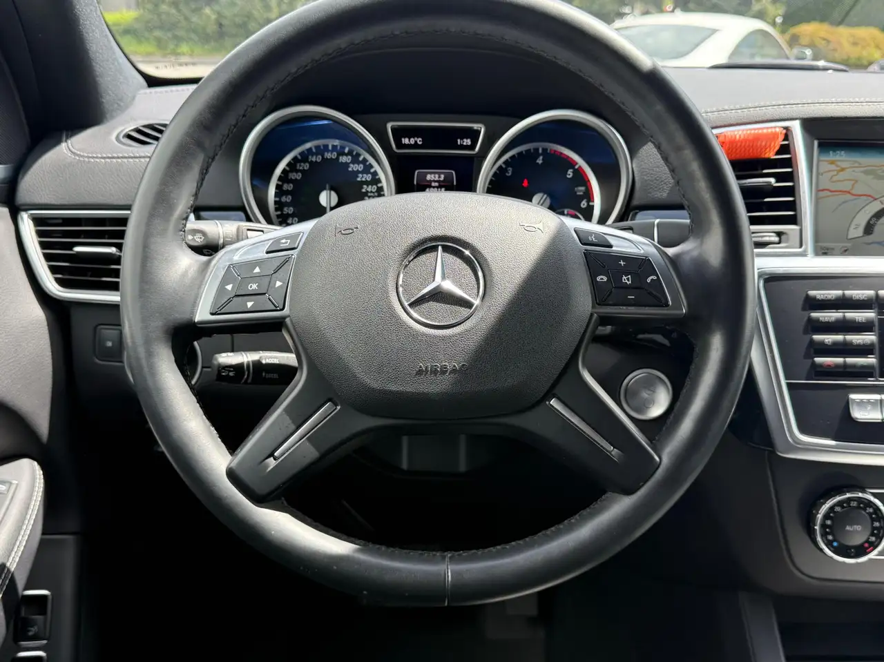 Mercedes-Benz GL-Class снимка Mercedes-Benz GL-Class