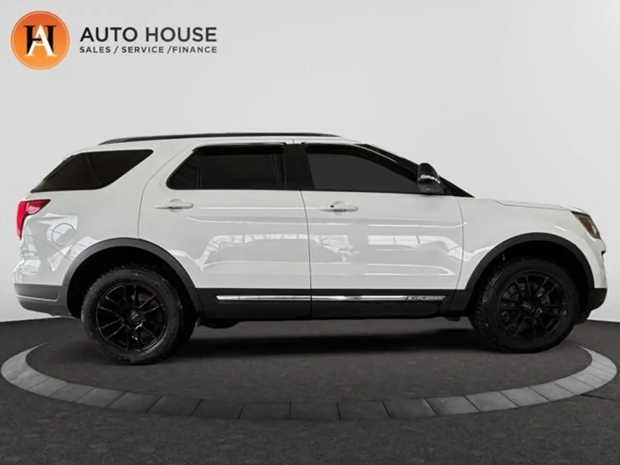 Ford Explorer снимка Ford Explorer