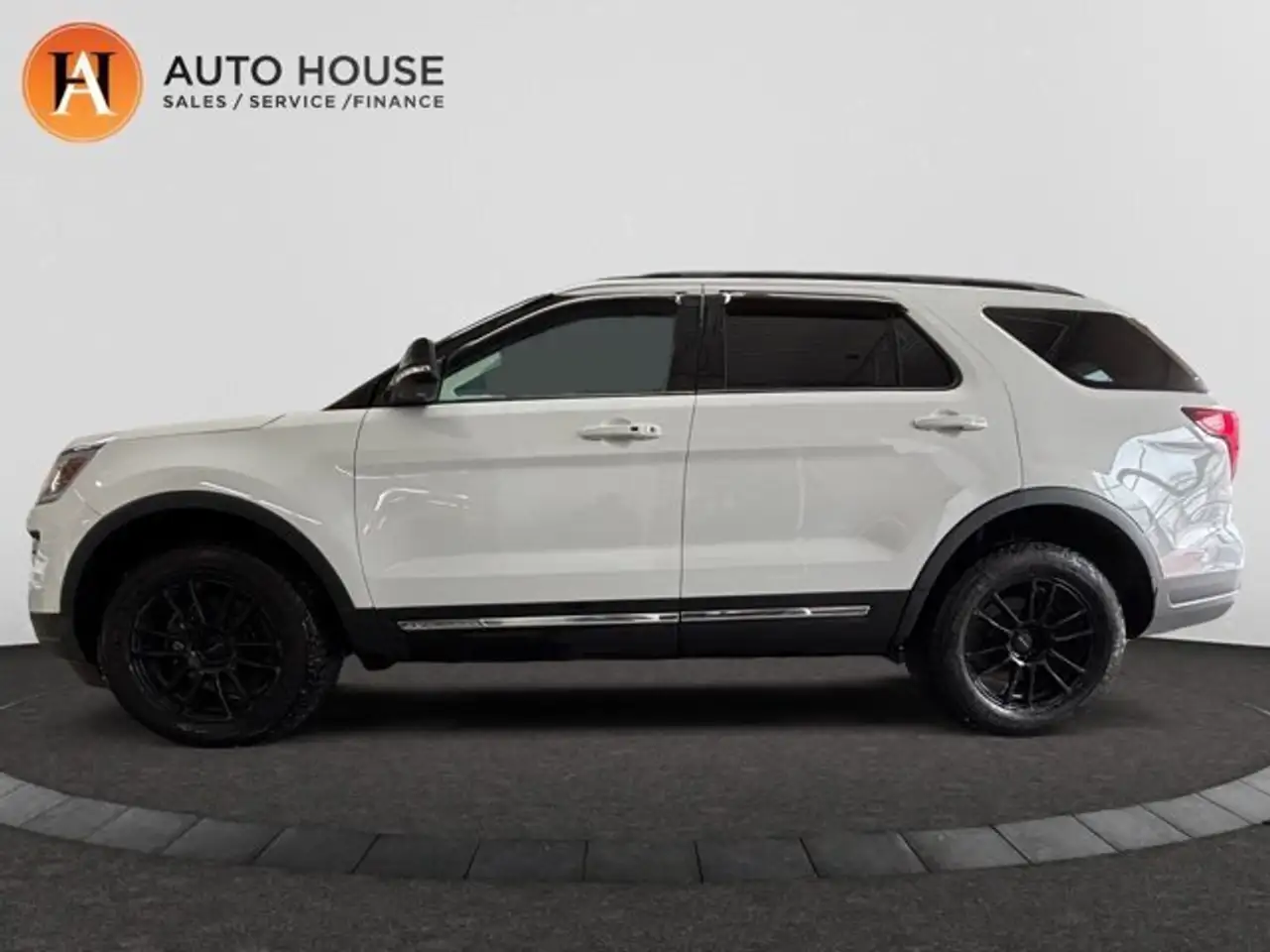 Ford Explorer снимка Ford Explorer