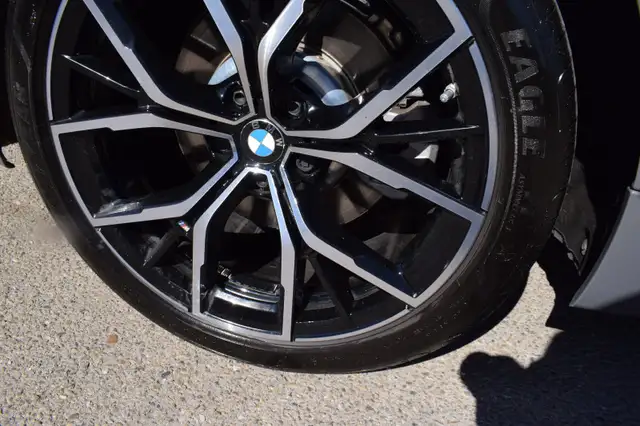 BMW 5 Series view 10