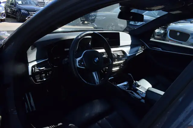 BMW 5 Series view 11