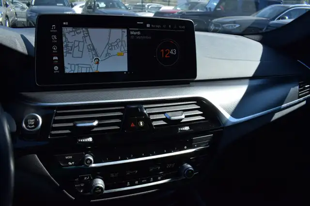 BMW 5 Series view 13