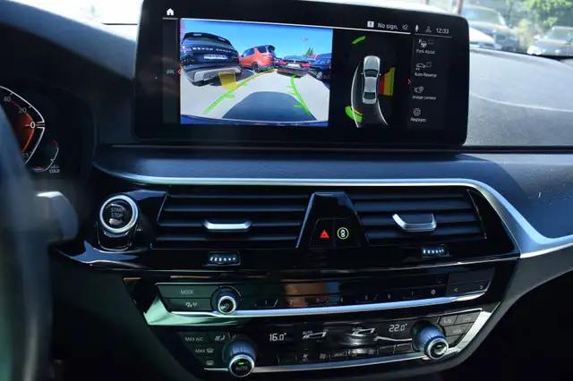 BMW 5 Series view 4