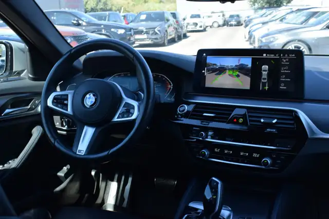 BMW 5 Series view 19
