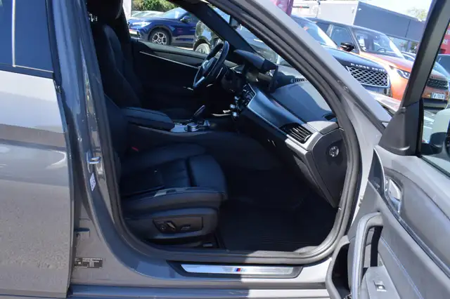 BMW 5 Series view 17