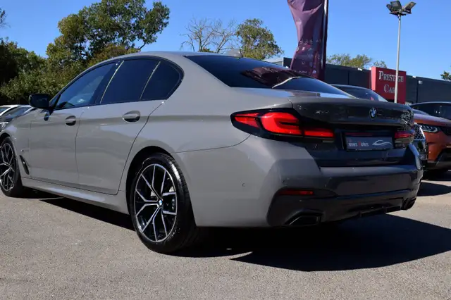 BMW 5 Series view 5