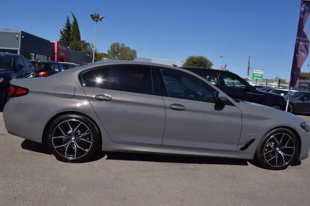 BMW 5 Series view 8