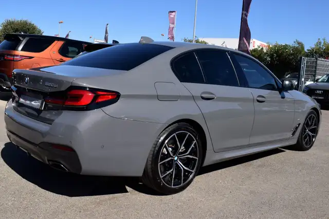 BMW 5 Series view 9