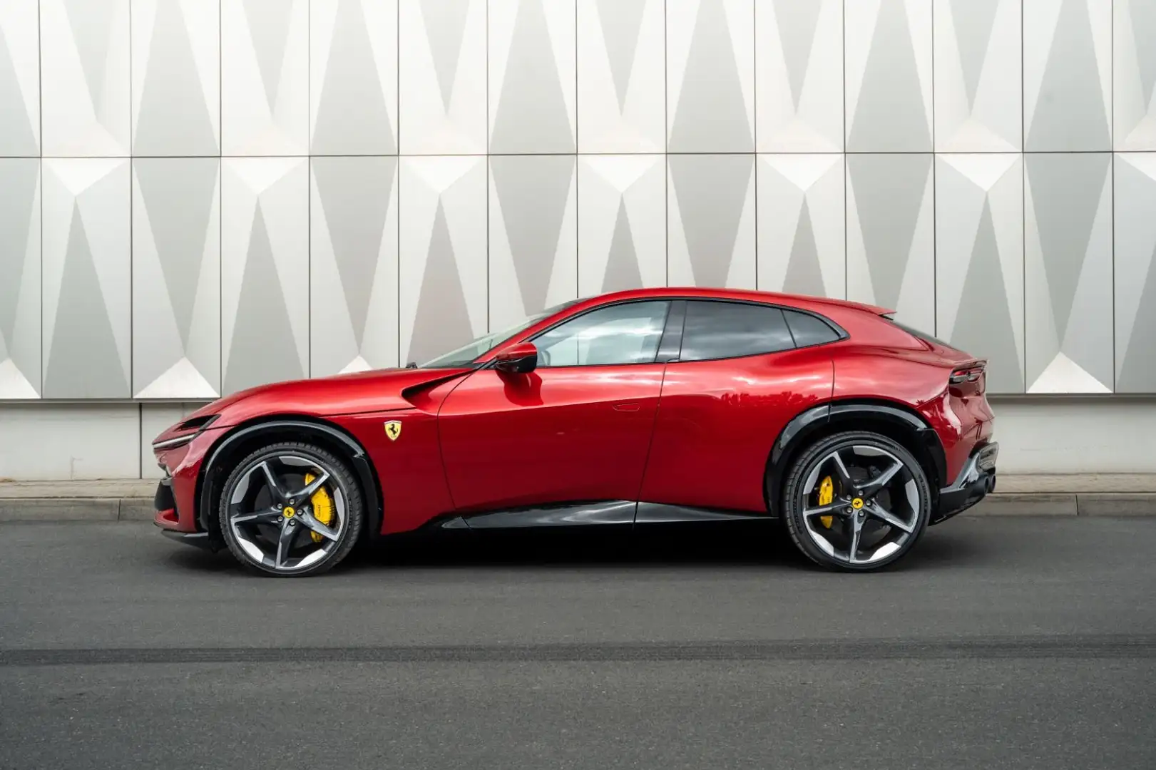 Ferrari Purosangue Atelier, Winterräder, Panoramadach Красный - 2