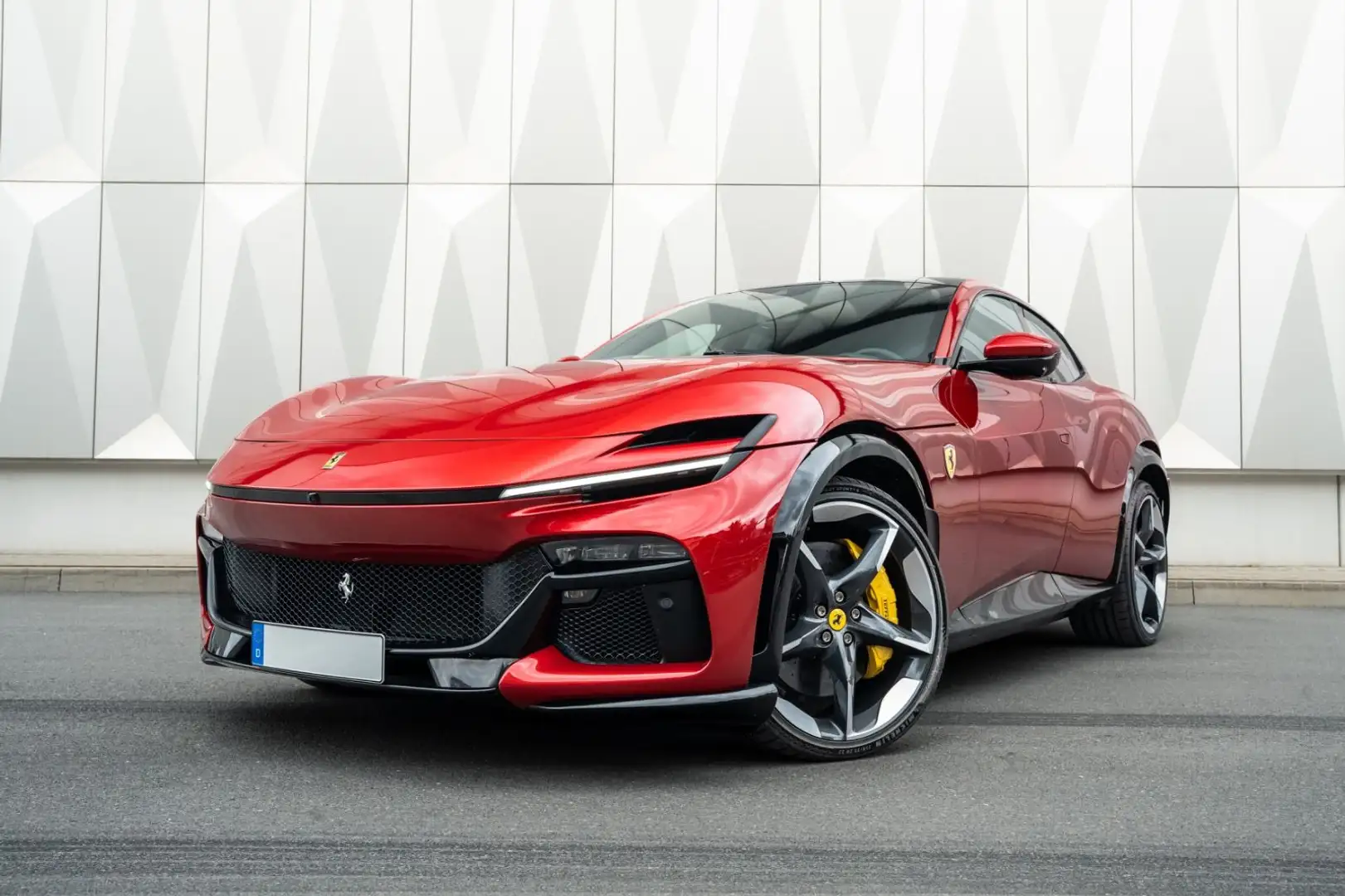 Ferrari Purosangue Atelier, Winterräder, Panoramadach Красный - 1