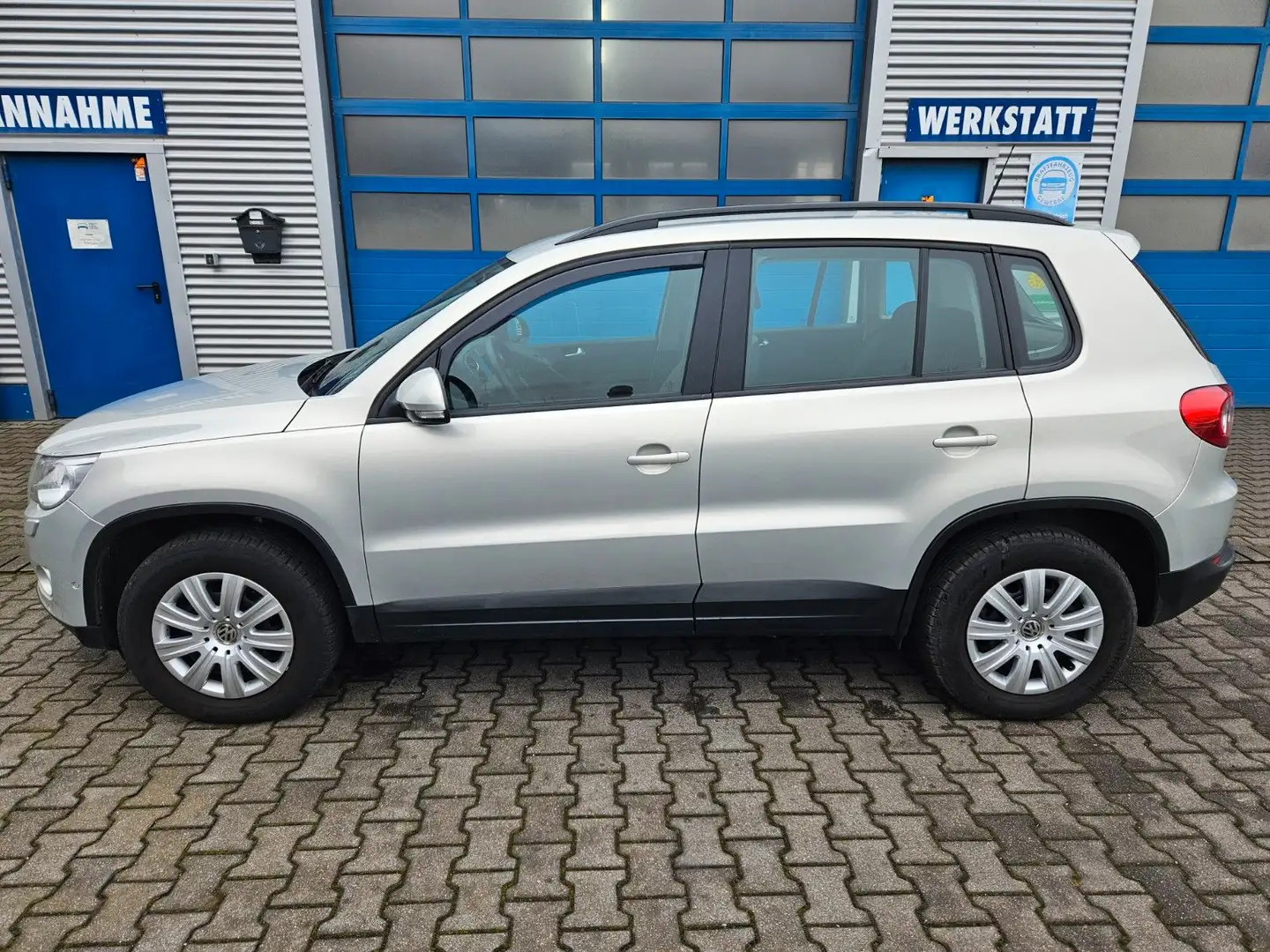 Volkswagen Tiguan Trend & Fun LED Navi PDC SHZ FSE KAMERA Plateado - 2