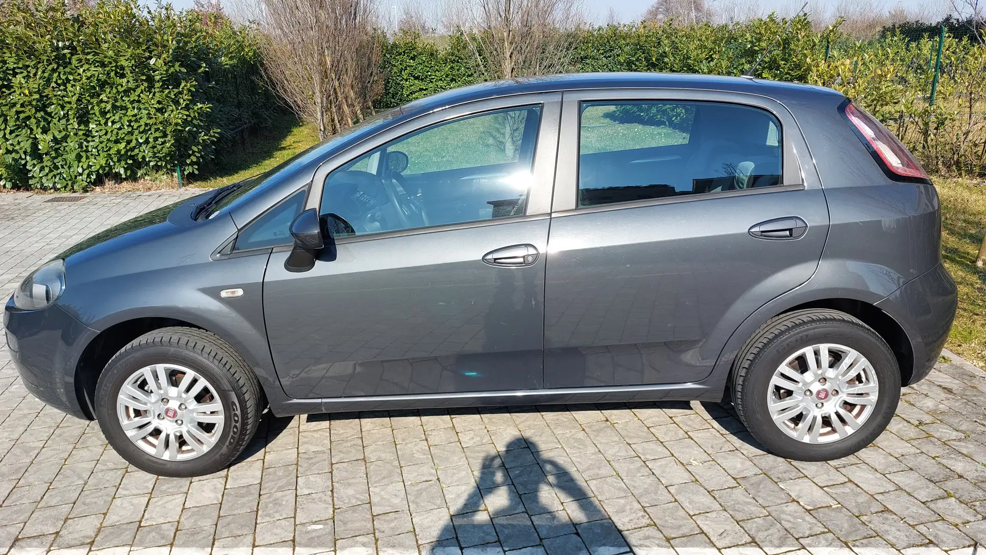 Fiat Grande Punto Punto III 2012 5p 1.4 natural power Easy 70cv Grigio - 1