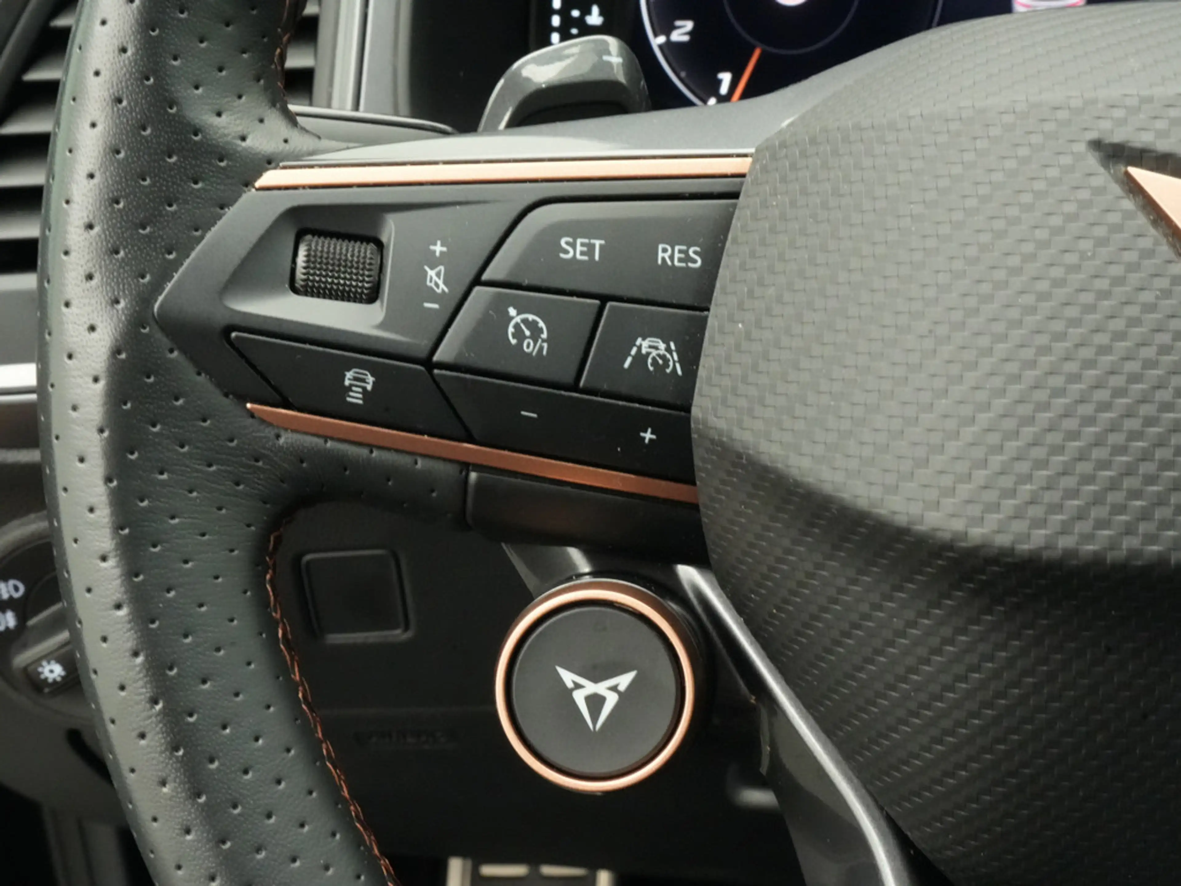 CUPRA Ateca VZ 4Drive DSG DCC ACC AHK 360° NAVI LED — photo 7