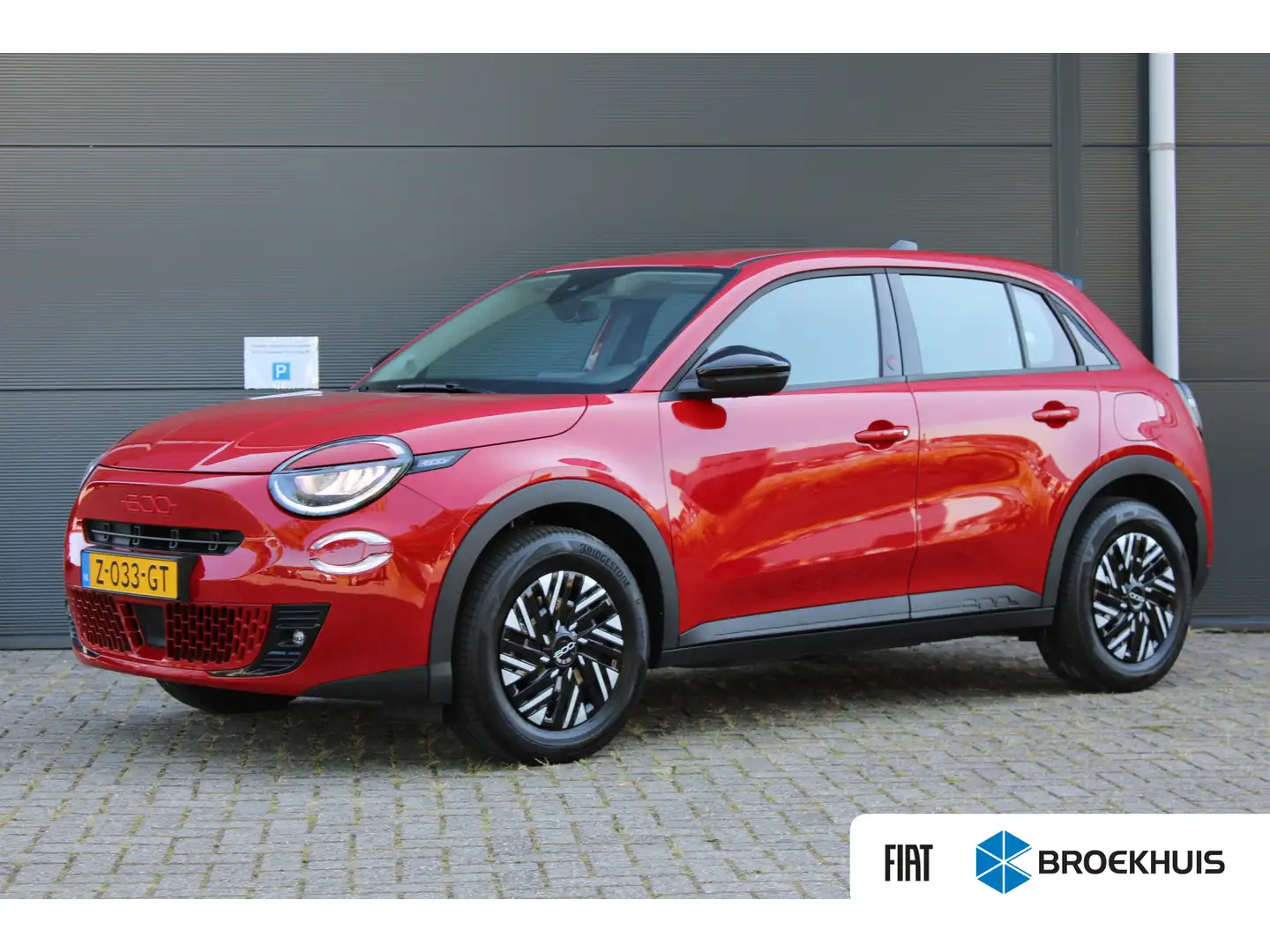 Fiat 600e RED 54 kWh / Navigatie via Carplay / Parkeersensor Rood - 1