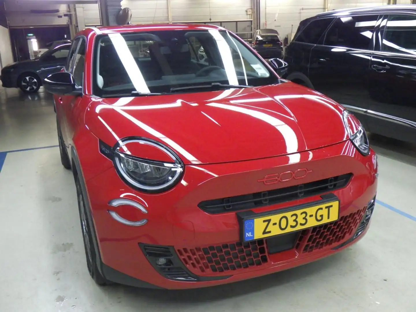 Fiat 600e RED 54 kWh / Parkeersensoren / Climate Control / L Rood - 2