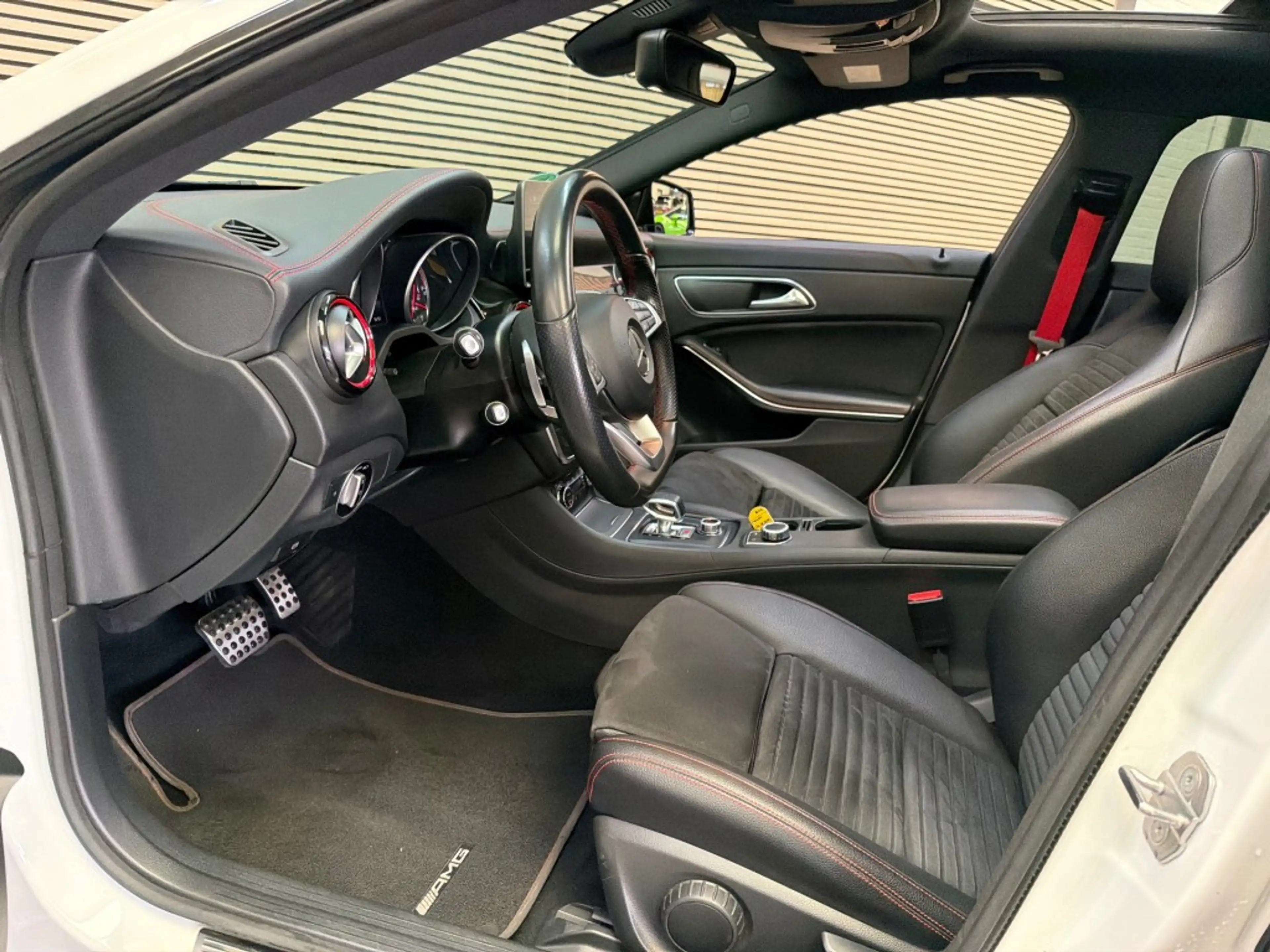 Mercedes-Benz CLA 45 AMG CLA 45 AMG 4Matic 380pk Panodak CarPlay Clima Keyl — photo 13