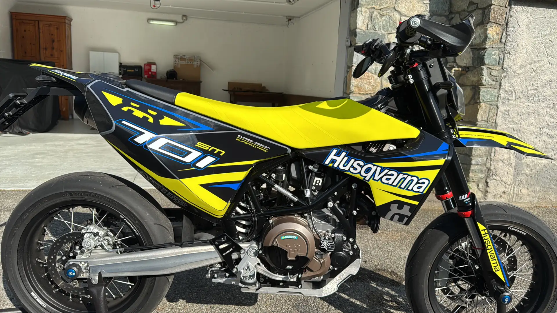 Husqvarna 701 Supermoto Noir - 1