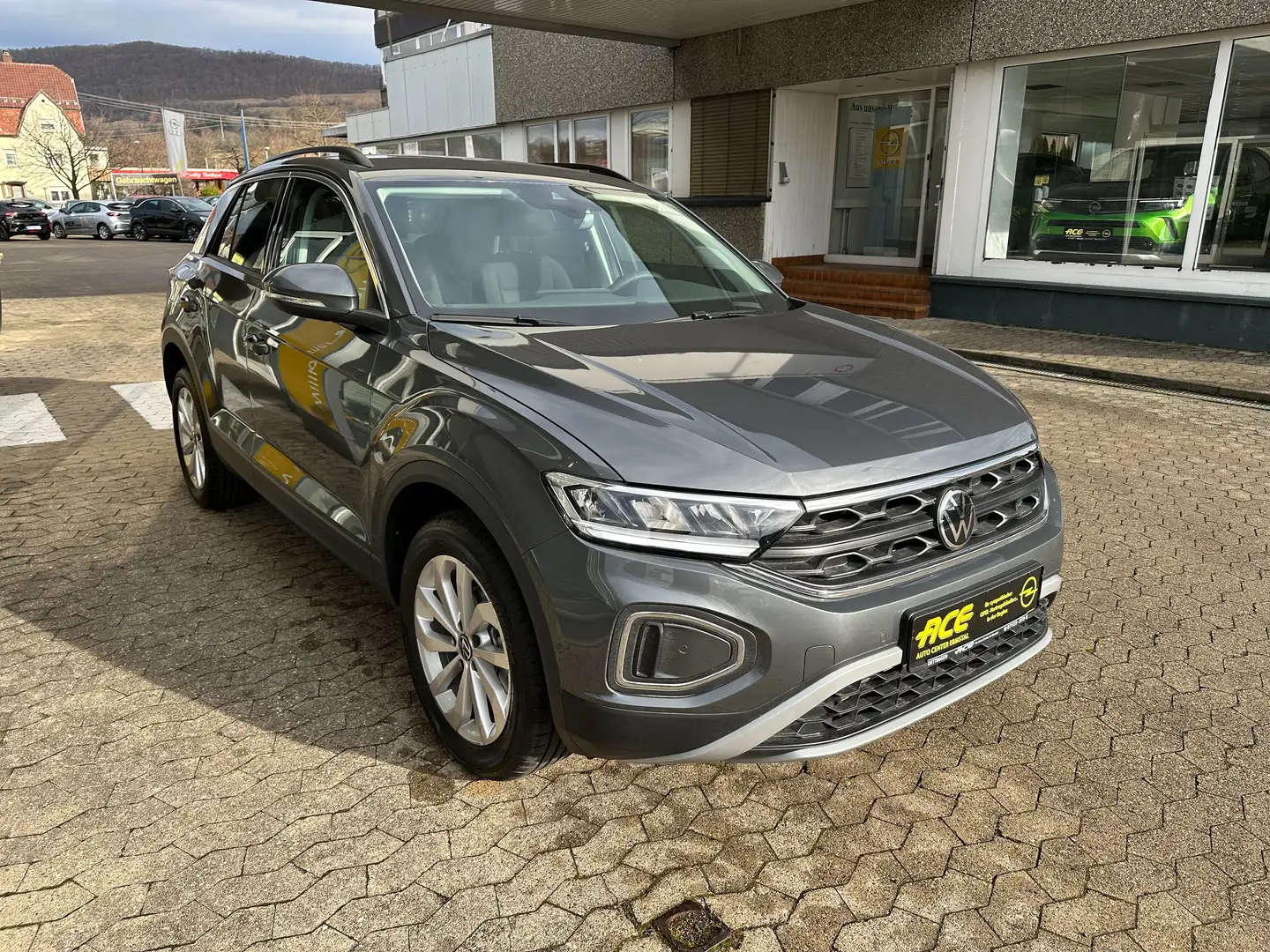 Volkswagen T-Roc Life*Automatik*SHZ*Kamera*ACC*5 Jahre Garantie** Grau - 2