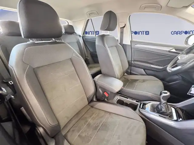 Volkswagen T-Roc view 8