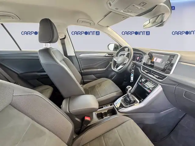 Volkswagen T-Roc view 7