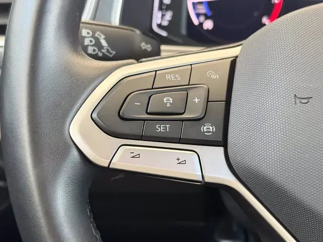Volkswagen T-Roc view 22