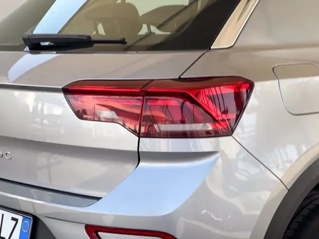 Volkswagen T-Roc view 17