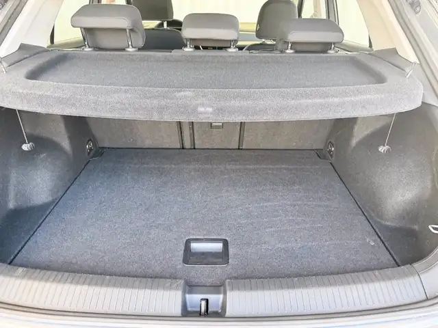 Volkswagen T-Roc view 12