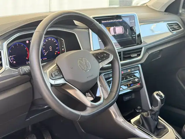 Volkswagen T-Roc view 19