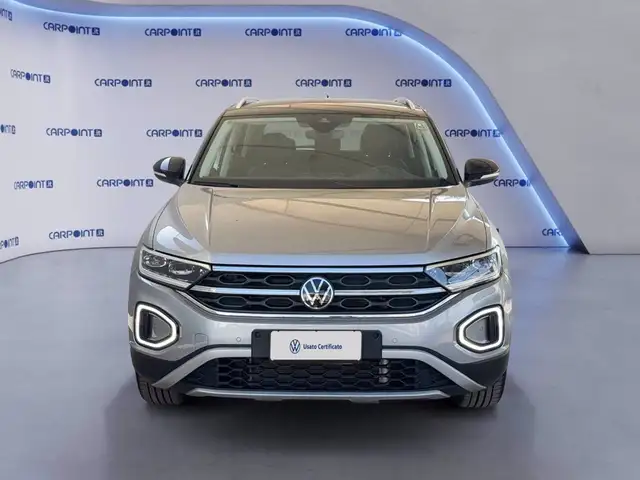 Volkswagen T-Roc view 3