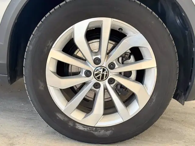 Volkswagen T-Roc view 15