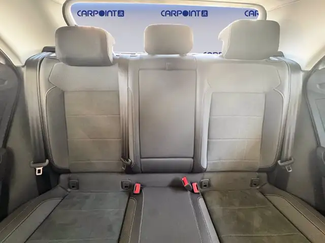 Volkswagen T-Roc view 10