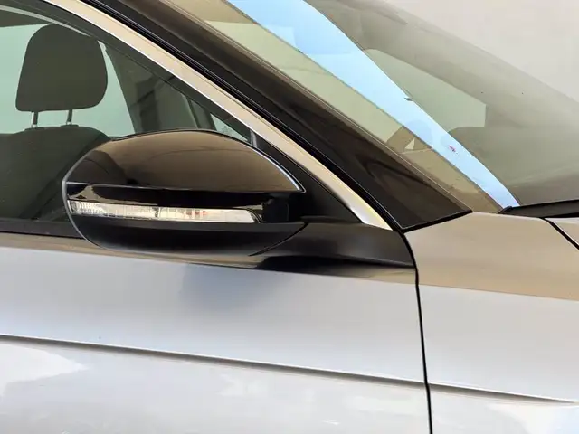 Volkswagen T-Roc view 16