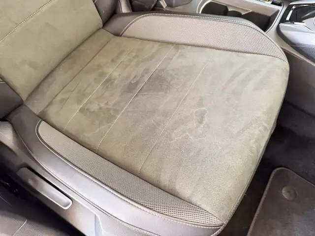 Volkswagen T-Roc view 9