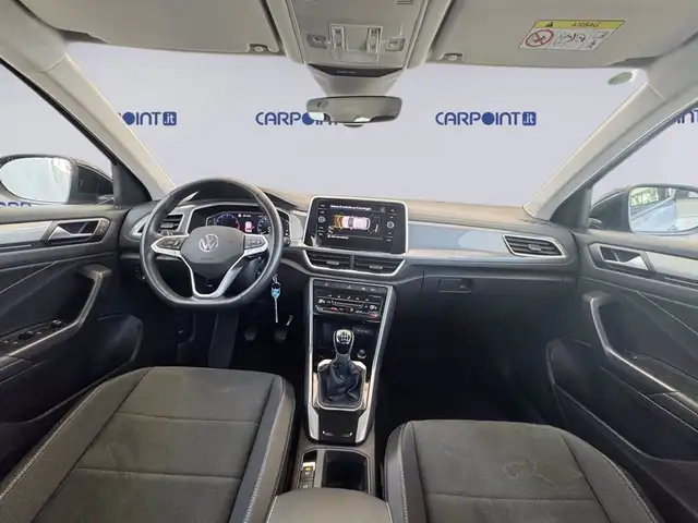 Volkswagen T-Roc view 11