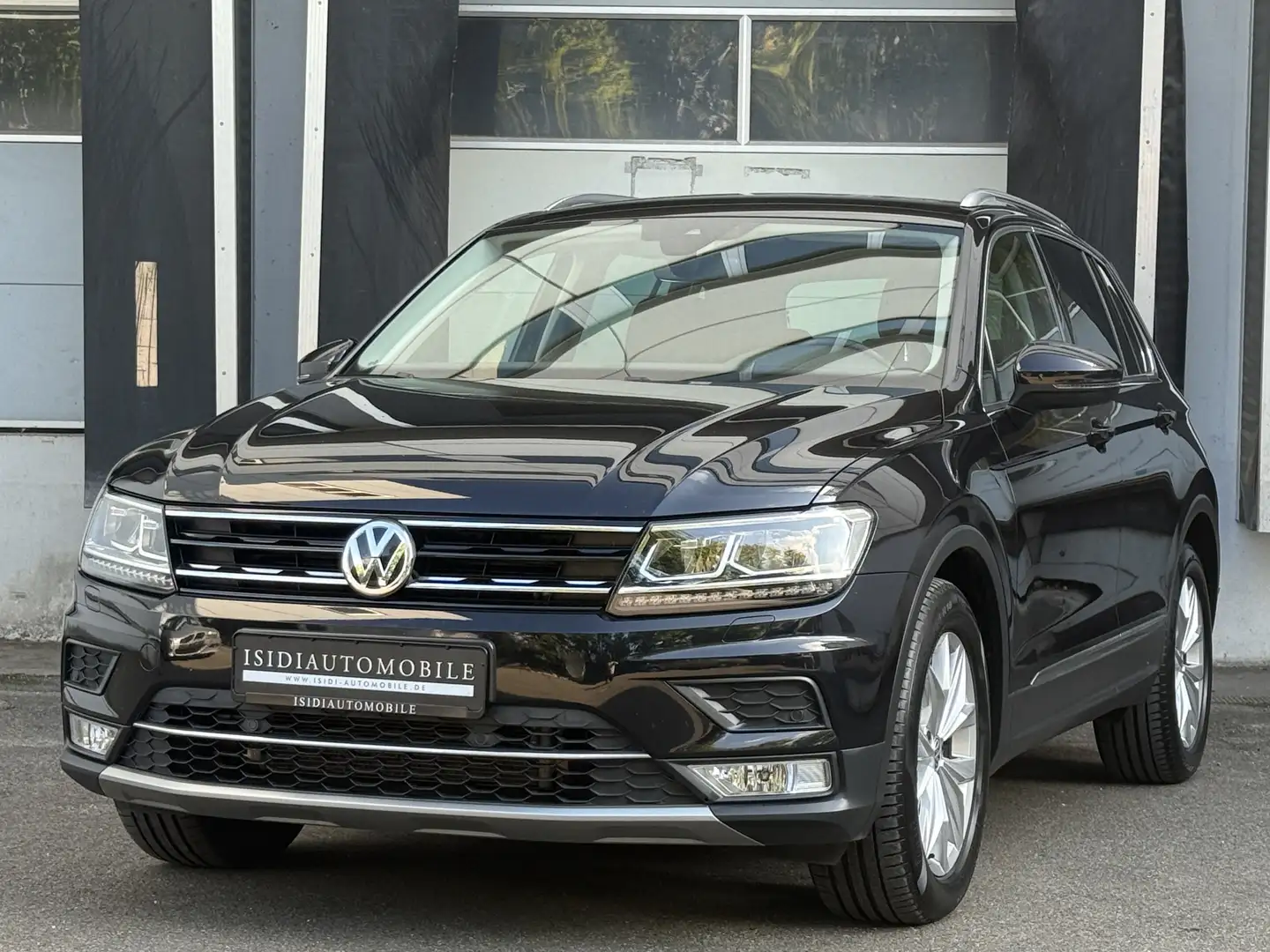 Volkswagen Tiguan Highline DSG Navi ACC Sitzheizung AHK Noir - 1