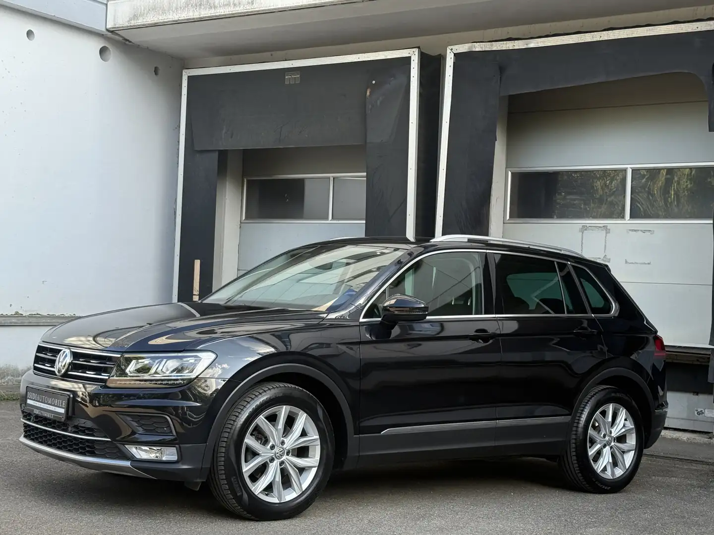 Volkswagen Tiguan Highline DSG Navi ACC Sitzheizung AHK Noir - 2