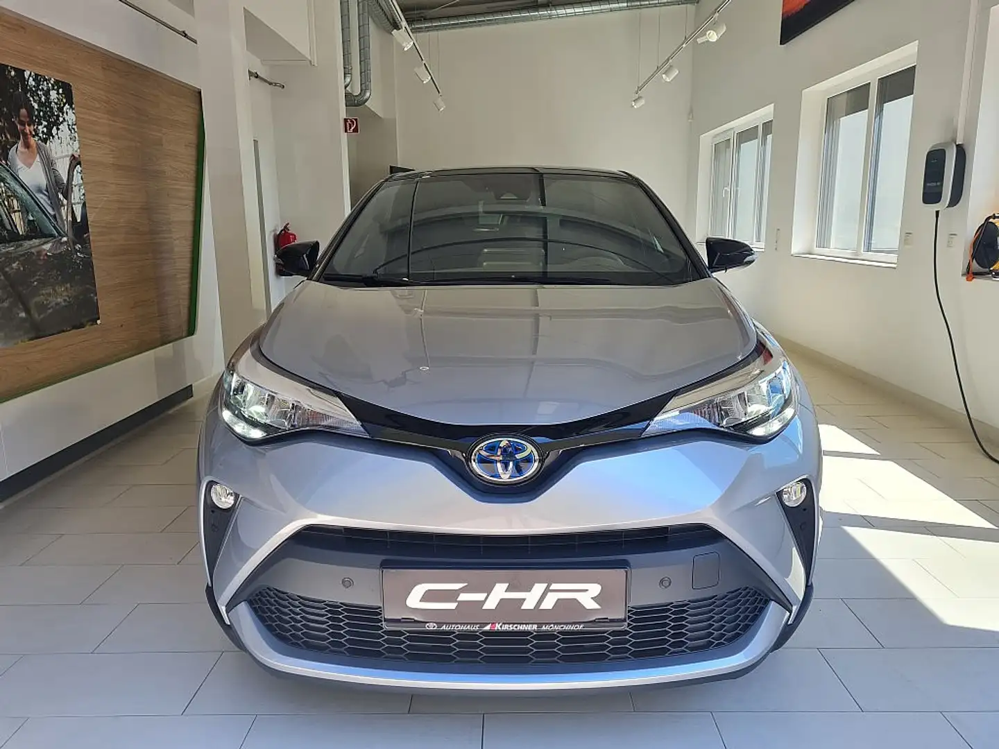 Toyota C-HR 1,8 Hybrid ACTIVE DRIVE CVT Silber - 2