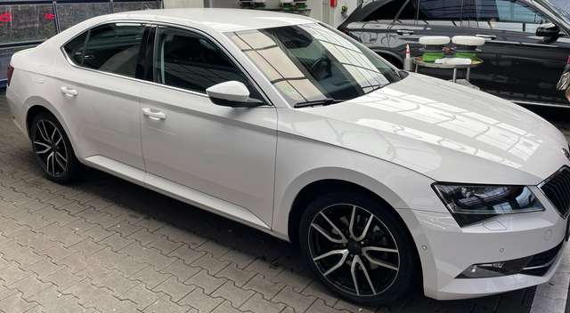 Imagine Skoda Superb Superb 1.4 TSI ACT Ambition