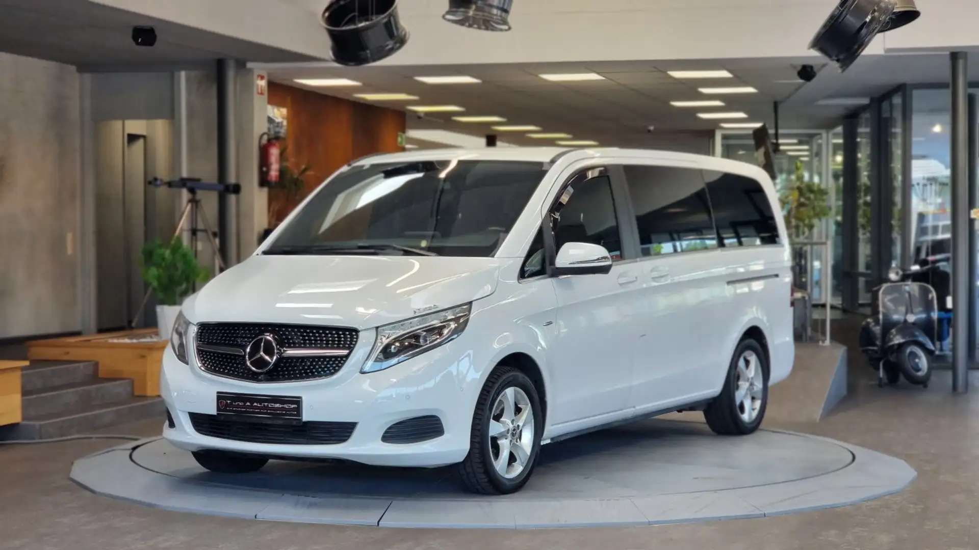 Mercedes-Benz V 250 d 7-Sitzer 4-Matic Lang Avantgarde Aut. White - 1