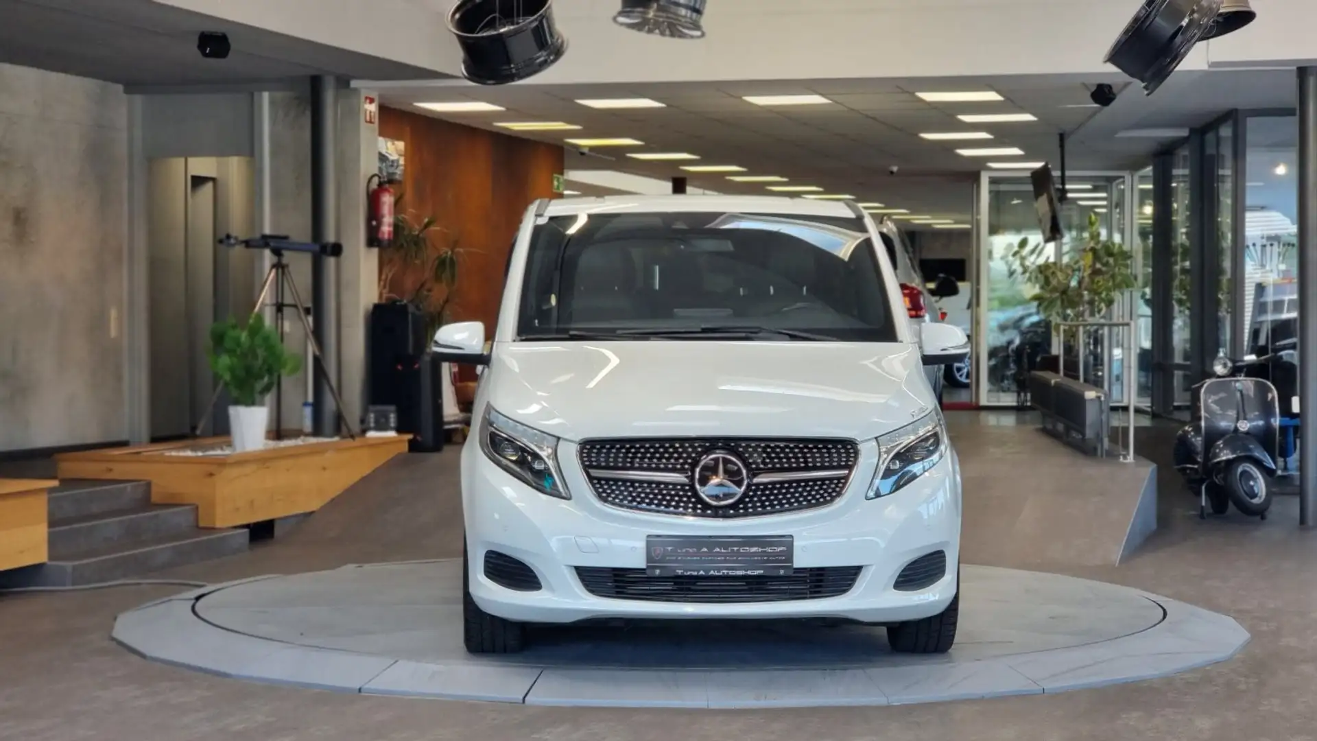 Mercedes-Benz V 250 d 7-Sitzer 4-Matic Lang Avantgarde Aut. White - 2