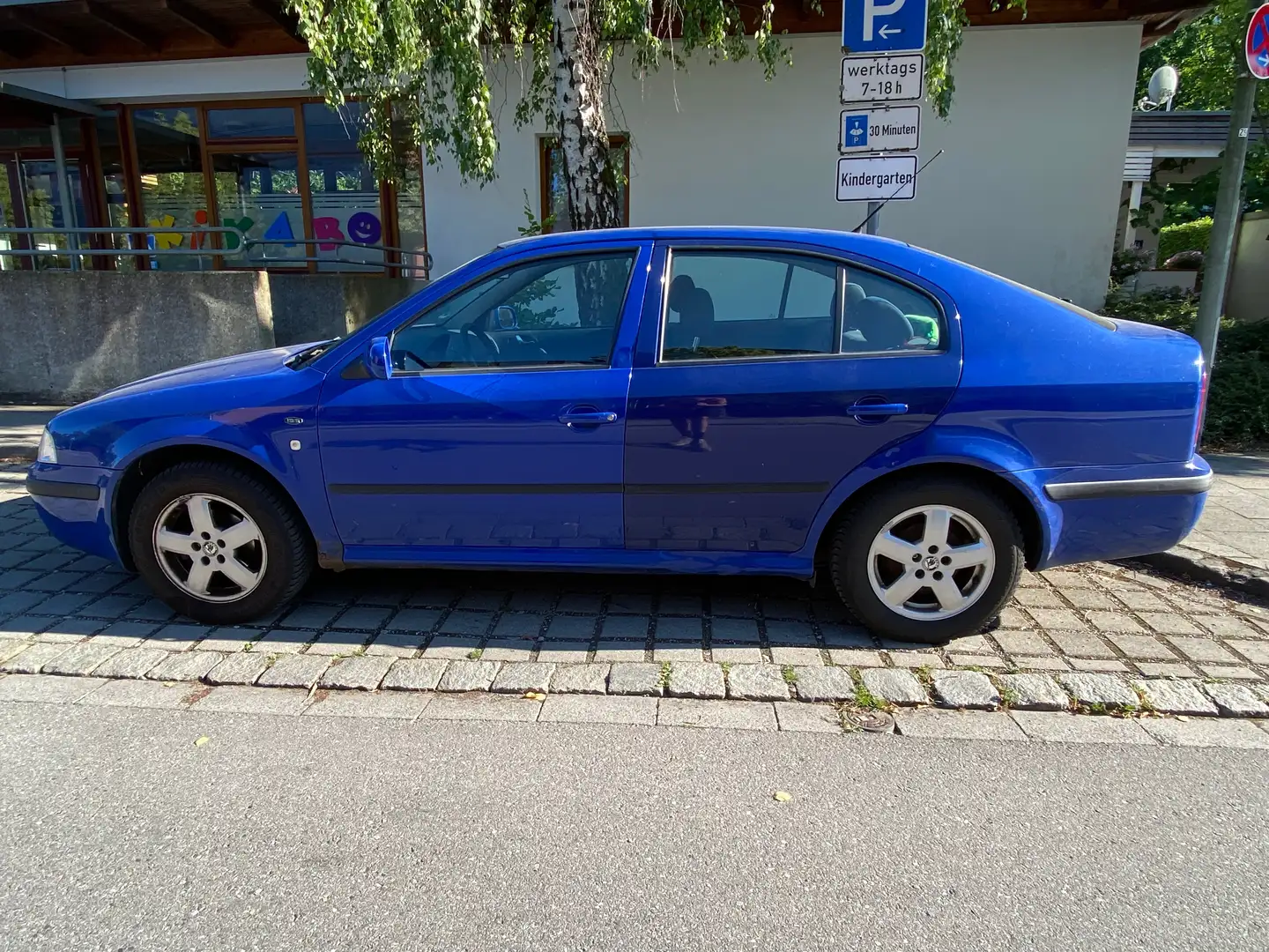 Skoda Octavia Octavia 1.6 Ambiente Blau - 1