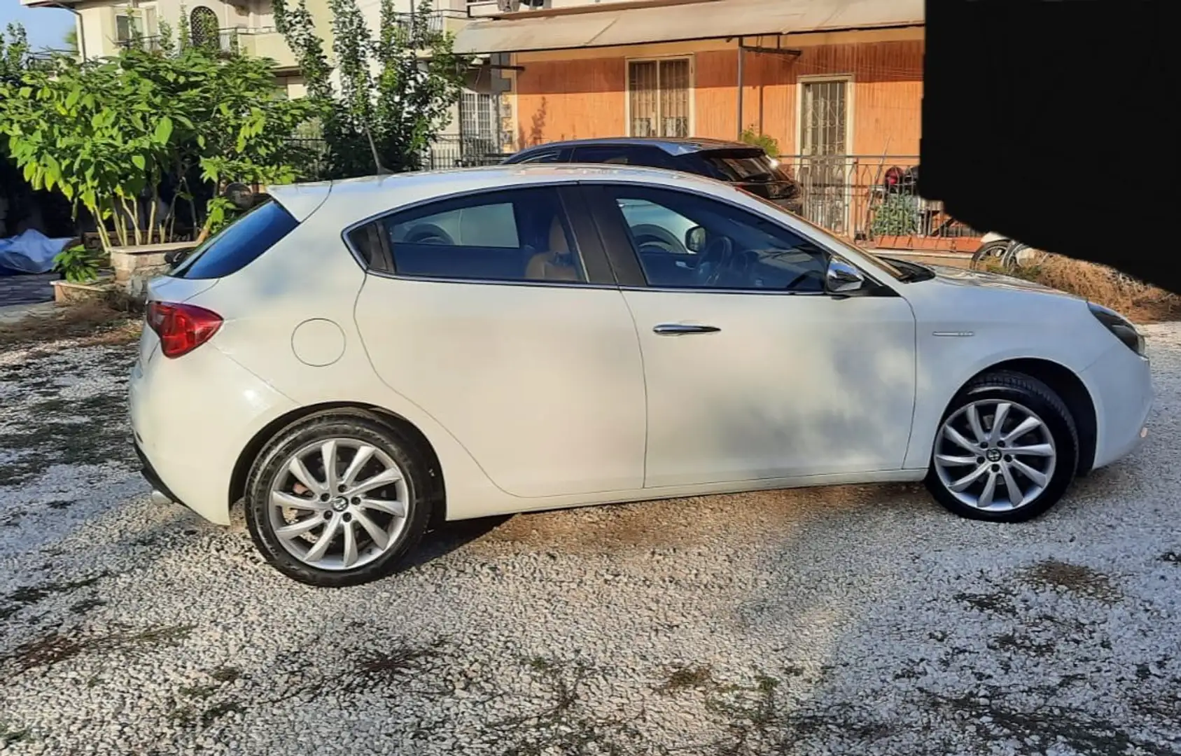 Alfa Romeo Giulietta Giulietta III 2010 2.0 jtdm Exclusive 150cv E5+ Bianco - 1