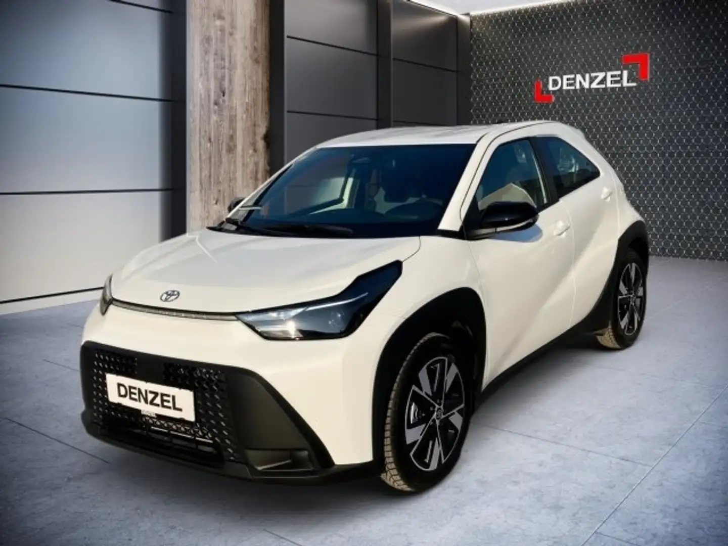 Toyota Aygo X 1,5 l Active CVT 8 - fach Bereifung Weiß - 2