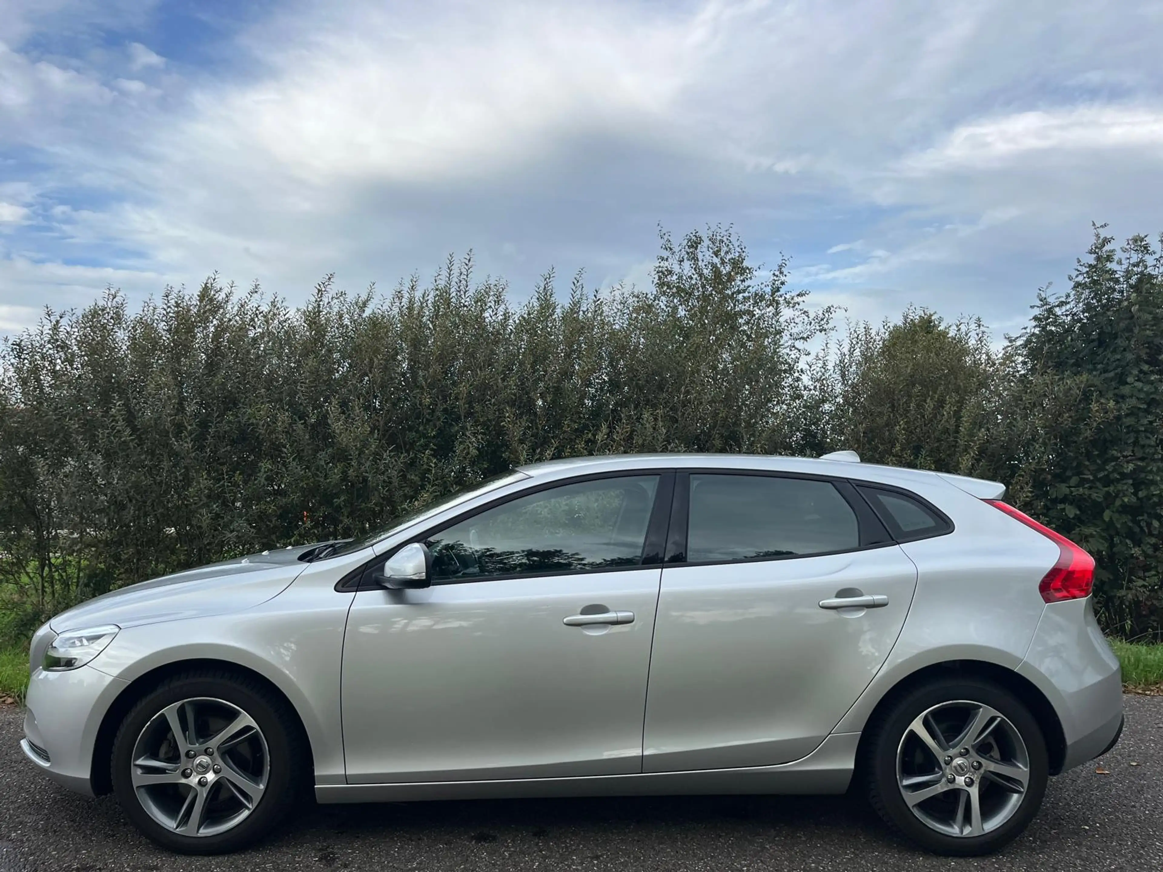 Volvo V40 2.0 T2 — photo 7