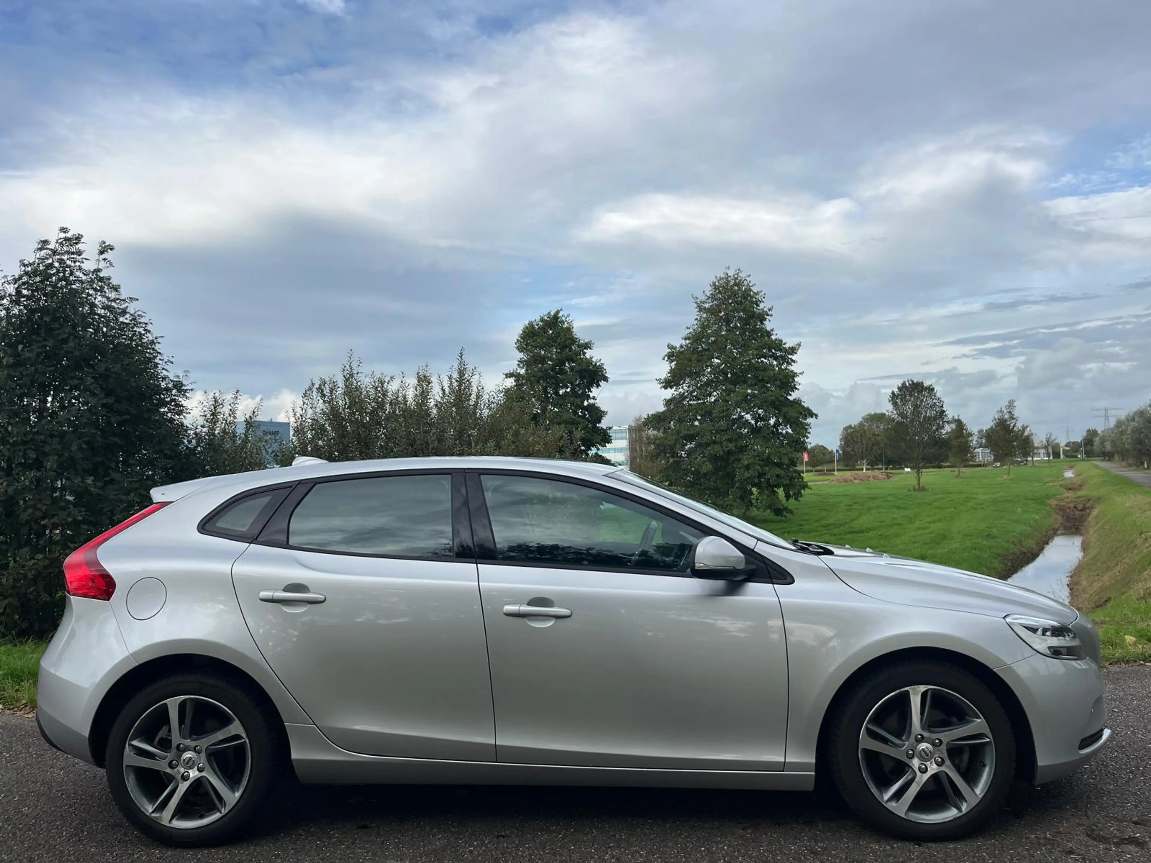 Volvo V40 2.0 T2 — photo 6