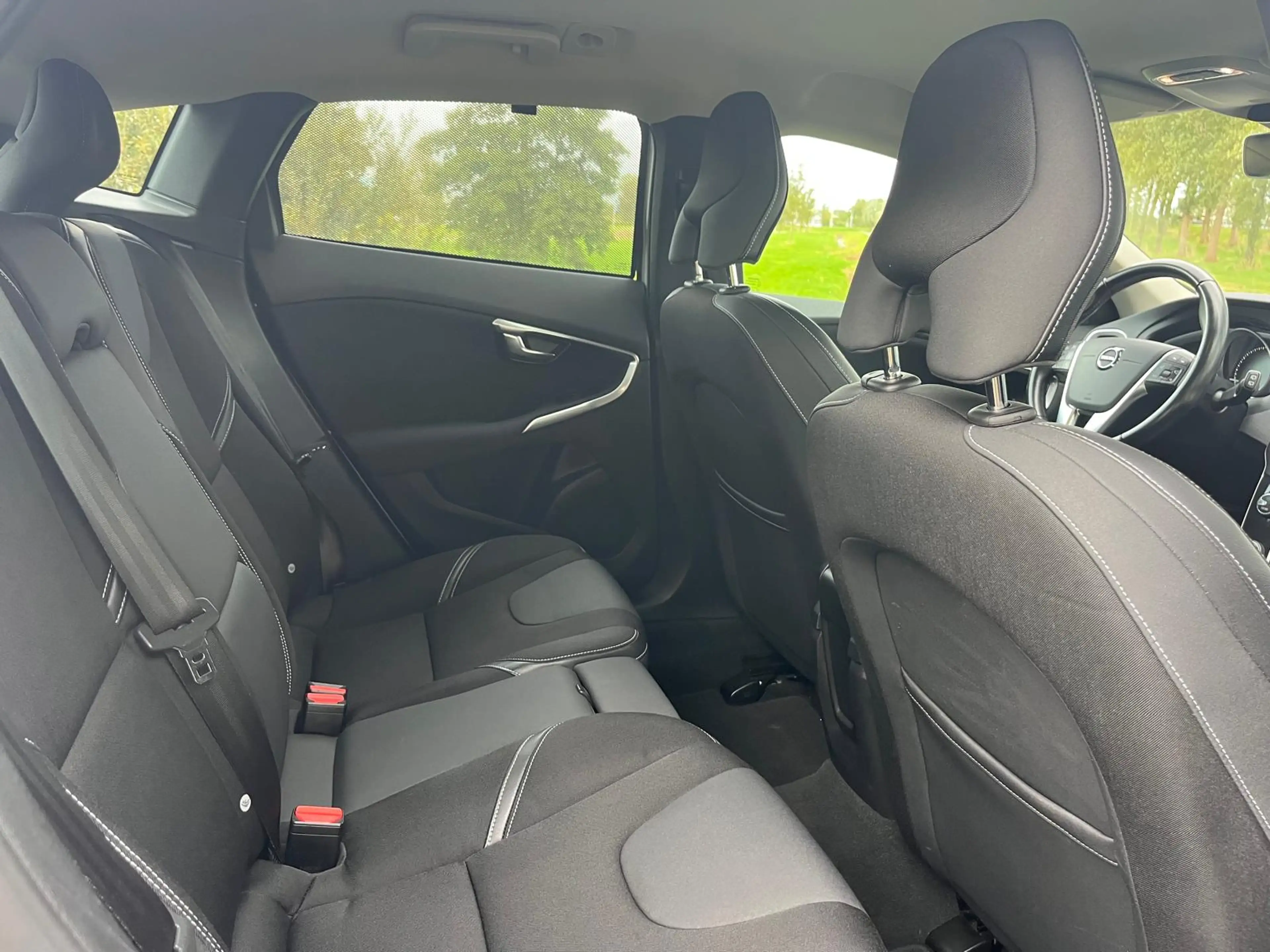 Volvo V40 2.0 T2 — photo 17