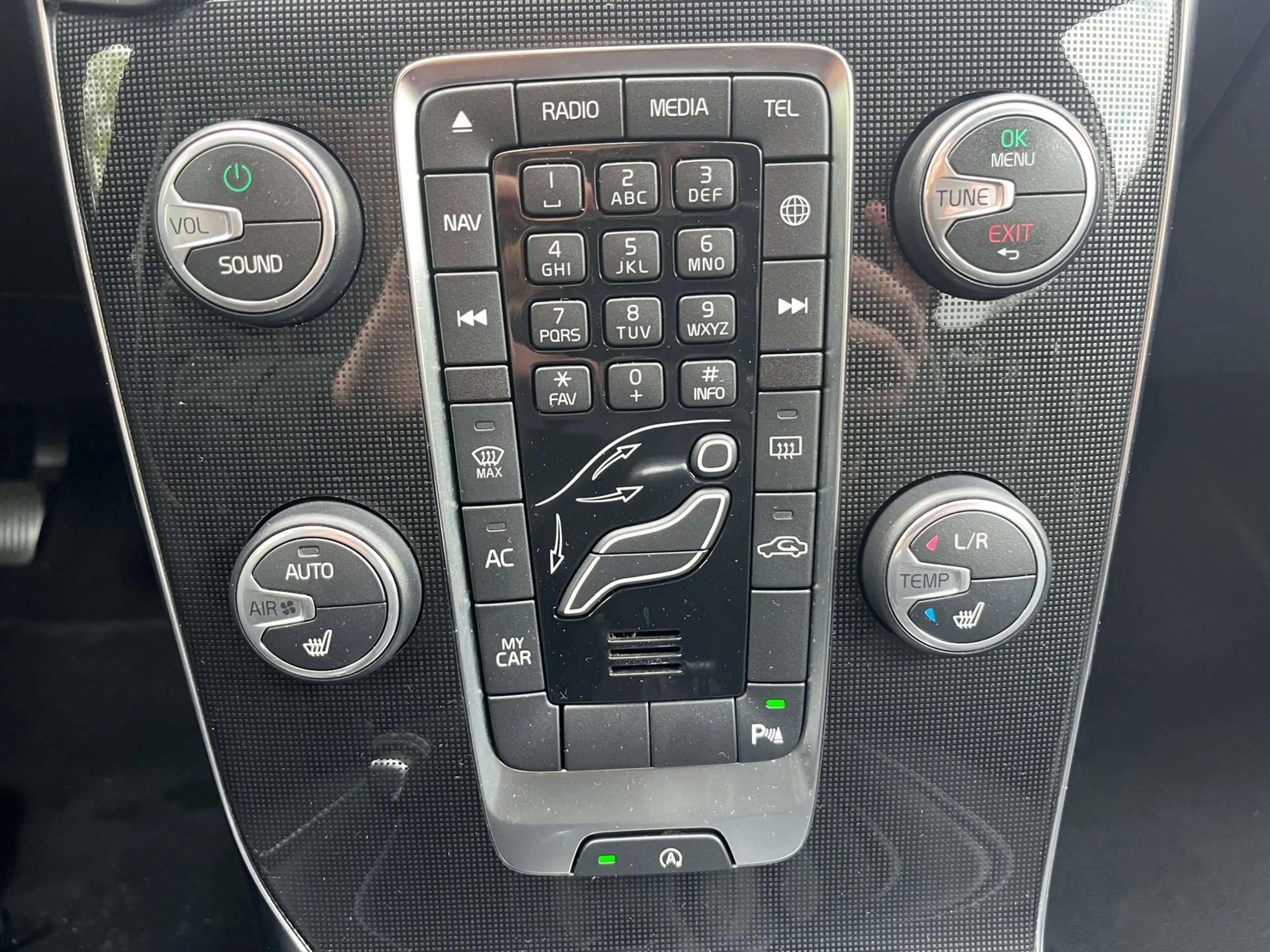 Volvo V40 2.0 T2 — photo 16