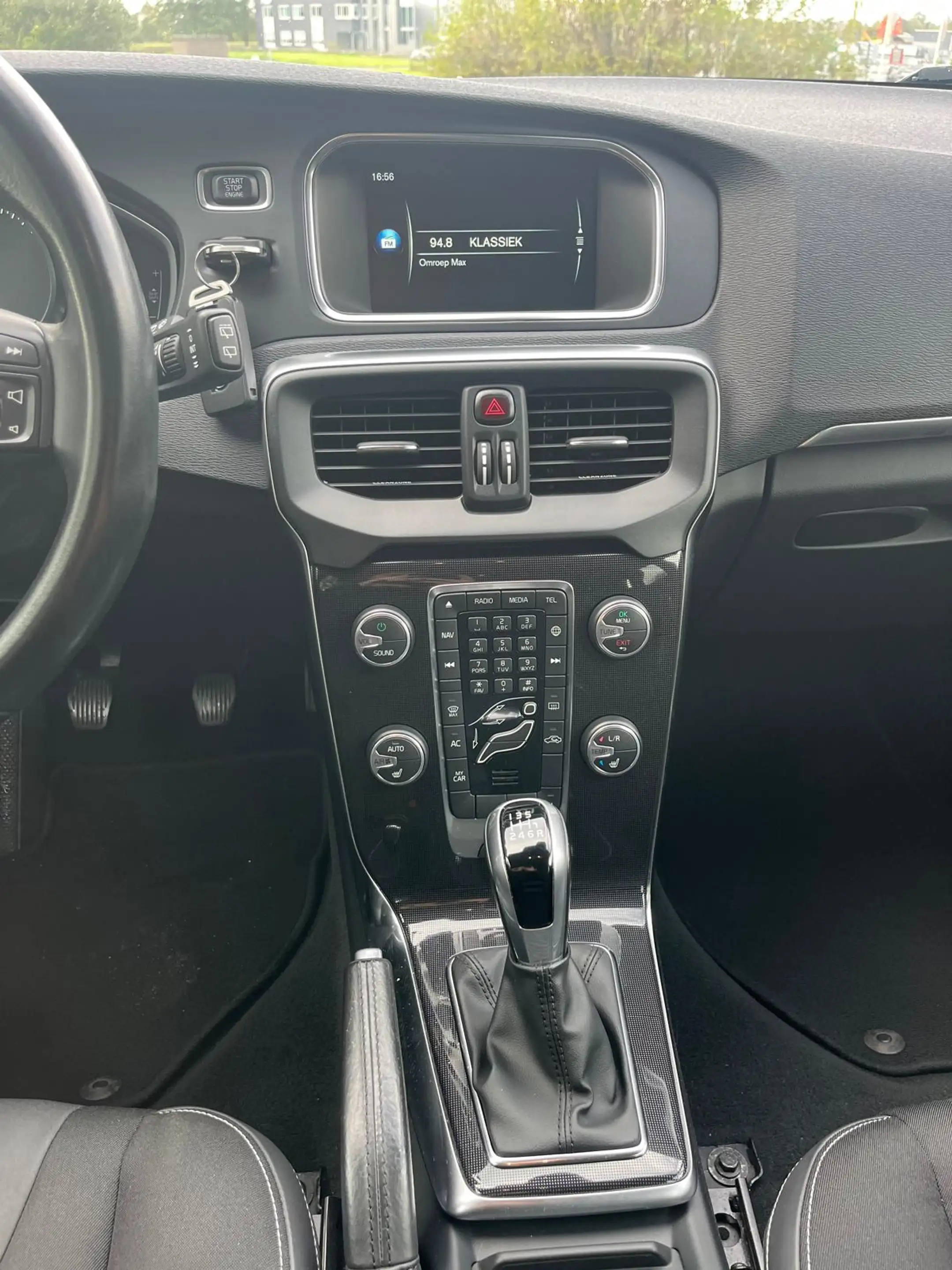 Volvo V40 2.0 T2 — photo 14